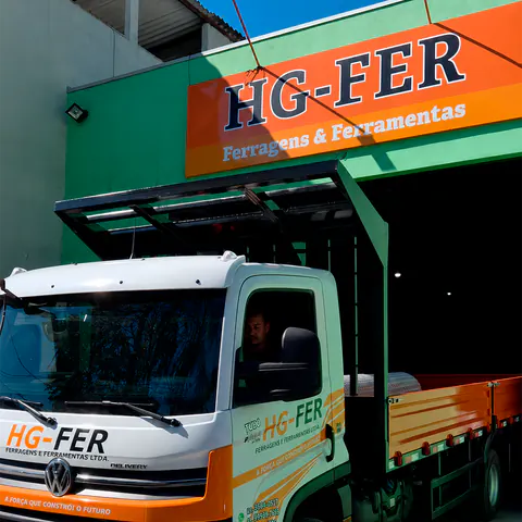 Fachada da HG-FER com caminhão de entrega